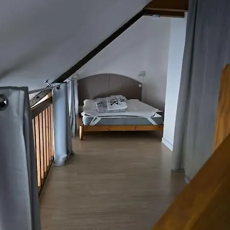 Apartment Vue En Duplex. *